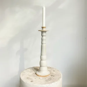 Candelabro blanco de cerámica gres torneado a mano con vela