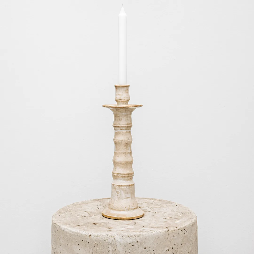 Candelabro blanco II de cerámica gres torneado con vela blanca